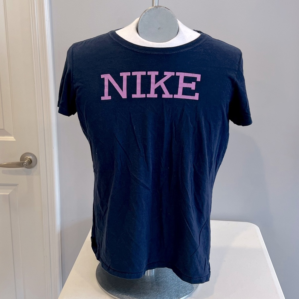 Nike slim fit athletic performance shirt sleeve printed teeshirt